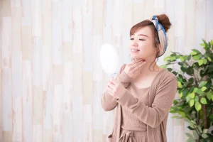 1週間で頬の肉を落とす方法｜すぐ変わるむくみと間に合う施術の時期